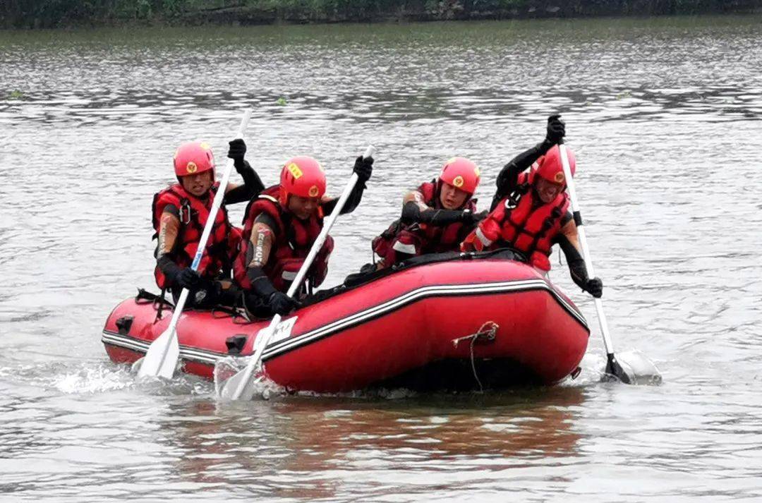 智璟全能橡膠艇：九人載重，無(wú)懼嚴(yán)苛水域
